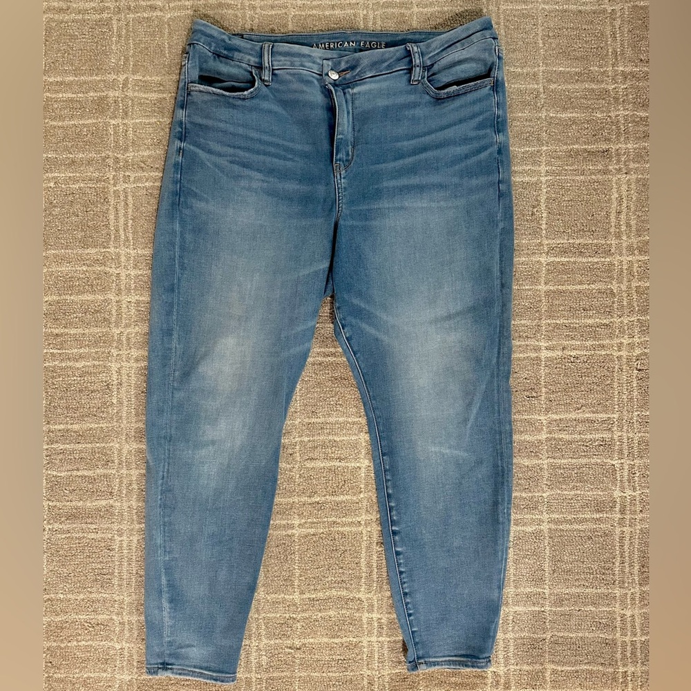 AMERICAN EAGLE • Women’s Curvy Hi-Rise Jeggings